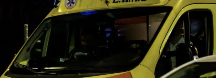 Αυτοκίνητο έπεσε σε στάση ΚΤΕΛ – Αναφορές για πολλούς τραυματίες