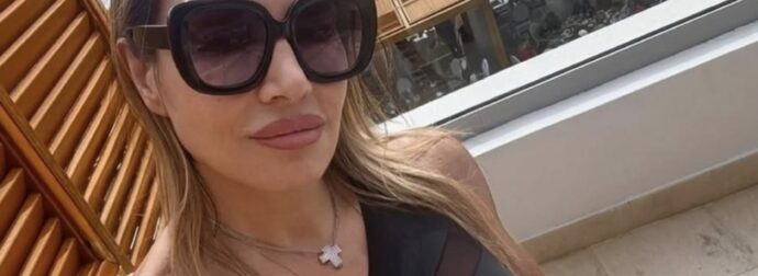 Ελένη Πετρουλάκη: Οργισμένη απάντηση στους επικριτές – «Είμαι 54, στην εμμηνόπαυση, μητέρα τεσσάρων παιδιών»