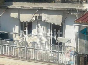 Θεσσαλονίκη: Έσπασαν τη σιωπή τους οι γονείς που άφησαν το μωρό τους έξω στο μπαλκόνι – Ο λόγος που το έκαναν