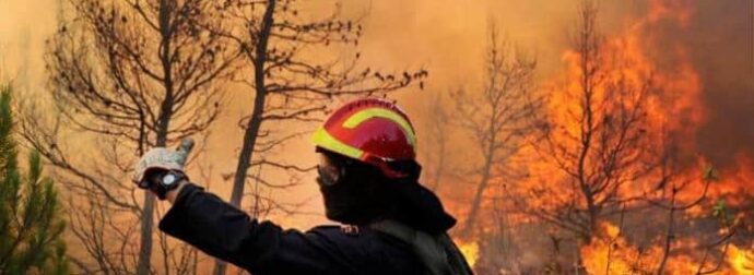 Ερέτρια: Φωτιά καίει κοντά σε σπίτια – Μήνυμα του 112 προς τους κατοίκους