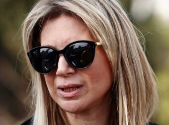 Ταυτοποιήθηκε ο άνδρας που ενημέρωσε την Μαρία Καρυστιανού «να προσέχει»