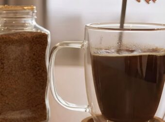 Προειδοποίηση σε όσους πίνουν στιγμιαίο καφέ – Ερευνητές τον συνδέουν με σοβαρή πάθηση