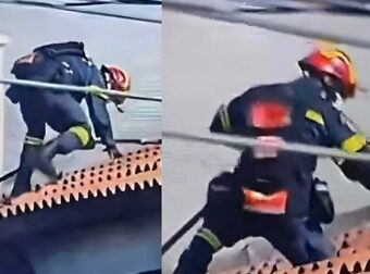 Παλαιά Φώκαια: Η συγκλονιστική στιγμή που ήρωας πυροσβέστης ανεβαίνει στη σκεπή φλεγόμενου σπιτιου με κίνδυνο τη ζωή του