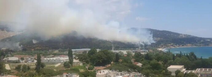 Φωτιά τώρα στην Άσπρη Άμμο Καβάλας: Καίγεται δάσος ανατολικά της πόλης – Προειδοποιητικό μήνυμα του 112
