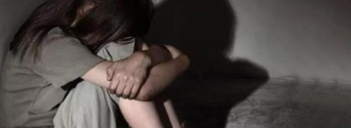 Συγκλονiζει η «Σταχτοπούτα των Παξών»: Με βiαζε ο πατριός μου και η μητέρa μου με χτυπούσε στην πλάτη με τον πλάστη του φαγητού