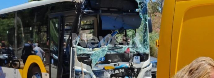 Συγκρούστηκαν δύο λεωφορεία στη Βούλα – Τουλάχιστον 47 τραυματίες, ανάμεσά τους 12 ανήλικοι
