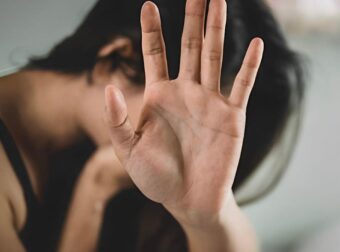 Νέα φpίκη στην χώρα μας: Κατακρατούσε χωρίς τη θέλησή της 17χρονη, την βiαζε και την εξέδıδε