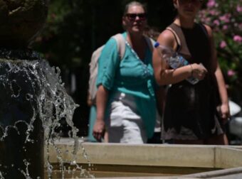 Συναγερμός για τον καύσωνα: Σε επιφυλακή στρατός, ΕΛΑΣ, δήμοι – Έκτακτα μέτρα για τους εργαζόμενους