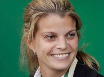 Χαμός με την νέα εμφάνιση της Αθηνάς Ωνάση στο Παρίσι – Ανανεωμένη, με νέο χρώμα στα μαλλιά της