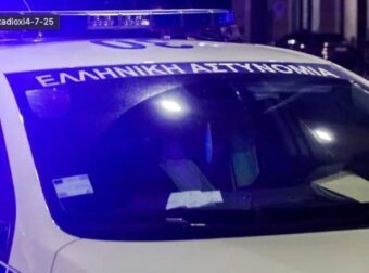 Κουκουλοφόροι επιτέθηκαν σε 13χρονο μέσα σε σχολείο με ρόπαλα και μαχαίρια (βίντεο)