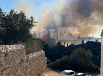 MΕΓΑΛΗ ΦΩΤΙΑ ΤΩΡΑ ΣΕ ΠΑΝΕΜΟΡΦΟ ΝΗΣΙ ΤΗΣ ΧΩΡΑ ΜΑΣ – ΚΑΙΓΕΤΑΙ ΠΑPΘΕΝΟ ΔΑΣΟΣ