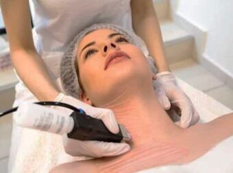 Γυναίκα πλήρωσε 40.183 εupώ για θεραπείες αισθητικής και κατέληξε στο χειρουργείο με απόστημα και λιπονέκρωση