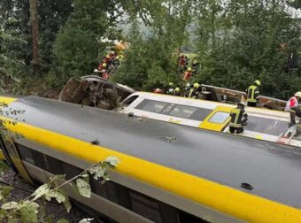 Εκτροχιασμός τρένου στην Γερμανία – Τρεις νεκροί και 34 τραυματίες