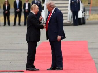 Ο Τραμπ υποδέχθηκε τον Πούτιν στην Αλάσκα, ξεκινούν οι επαφές για την Παγκόσμια Ειρήνη