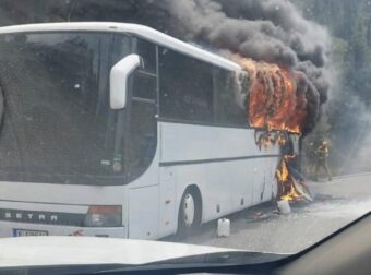 Φωτιά σε τουριστικό λεωφορείο στην Κέρκυρα – Σώθηκαν οι 50 επιβάτες