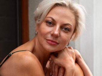 Πώς θα μεγαλώνουμε χωρίς να «γερνάμε»: Ένας 10λογος που αξίζει να κολλήσεις στο ψυγείο