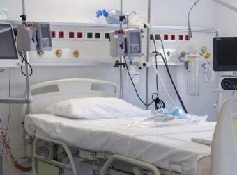 Συγκλονίζει η μητέρα της 14χρονης που βγήκε από τη ΜΕΘ στην Πάτρα: «Δεν το πίστευα ότι το παιδί μου θα γυρίσει»