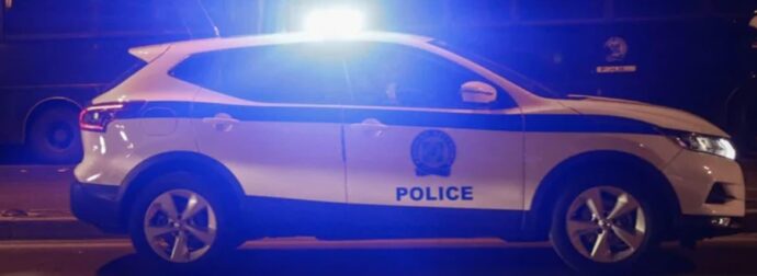 ΠΑΝΙΚOΣ ΤΩΡΑ ΣΤΗΝ ΑΤΤΙΚΗ – ΝΕΚΡΟΣ ΑΝΤΡΑΣ ΣΤΗ ΜΕΣΗ ΤΟΥ ΔΡΟΜΟΥ ΑΠΟ ΠΥΡΟΒΟΛΙΣΜΟΥΣ