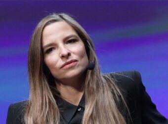 Ξεσπά η Εριέττα Κούρκουλου: «Συγγνώμη στις γυναίκες που απογοητεύσαμε και ένα συγγνώμη στον γιο μου που έχασα το πρώτο του κολύμπι»