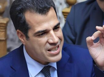 «Φόρτωσε» ο Πλεύρης: Θέλει να στέλνει πίσω στη χώρα τους όλους τους μετανάστες