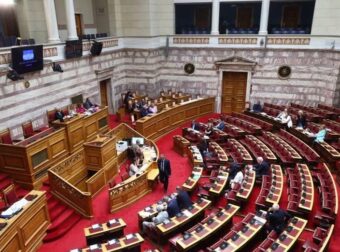 Έδωσαν επίδομα επικινδυνότητας στους υπαλλήλους της Βουλής – Εξαλλοι οι πυροσβέστες