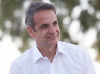 Στη Μύκονο ο Κυριάκος Μητσοτάκης, φιλοξενούμενος του ζεύγους Θεοχαράκη