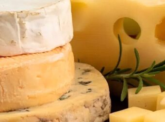 Προσοχή! Και στην Ελλάδα το μολυσμένο τυρί που προκάλεσε δύο θανάτους και 25 τροφικές δηλητηριάσεις