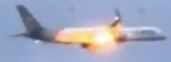 Μηχανή αεροπλάνου τυλίγεται στις φλόγες στον ελληνικό ουρανό καθώς οι επιβάτες στέλνουν «αποχαιρετιστήρια μηνύματα»