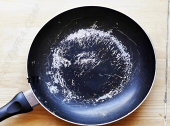 Αν το τηγάνι σας έχασε την αντικολλητική του επίστρωση, μην το πετάξτε. Έτσι θα το κάνετε να μην ξανακολλήσει τίποτα