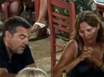 Ο Αλέξης Τσίπρας και η Μπέτυ Μπαζιάνα στην Αστυπάλαια – Η φωτογραφία από τις διακοπές τους