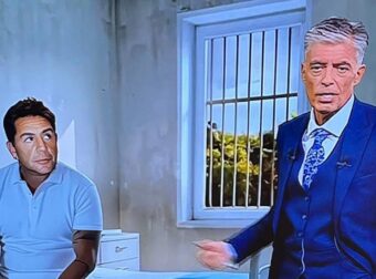 Ο Νίκος Ευαγγελάτος στο… δωμάτιο του Γιώργου Μαζωνάκη στο Δρομοκαΐτειο