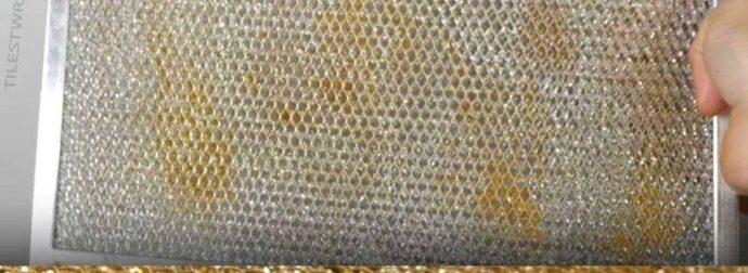 Το φίλτρο του απορροφητήρα στην κουζίνα σας είναι γεμάτο λίπη. Κάντε το ξανά σαν καινούργιο χωρίς κόπο