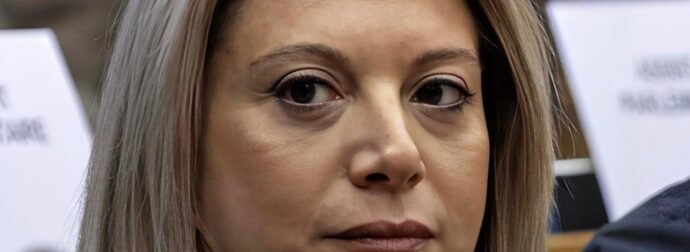 Έξαλλη η Μαρία Καρυστιανού με χυδαίο σκίτσο για τα Τέμπη