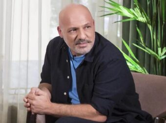 Νίκος Μουτσινάς: Νέες εικόνες από το ταξίδι στην Ουγκάντα με τον Κωνσταντίνο Δέδε