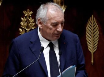 Έπεσε η κυβέρνηση στη Γαλλία – Έχασε την ψήφο εμπιστοσύνης