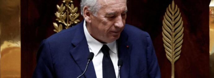 Έπεσε η κυβέρνηση στη Γαλλία – Έχασε την ψήφο εμπιστοσύνης