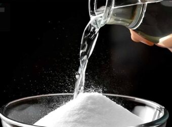 Ανακατέψτε μαγειρική σόδα και ξύδι σε ένα μπουκάλι σπρέι – Δεν θα σταματήσετε να το χρησιμοποιείτε