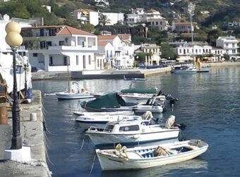 Θα άφηνες την Αθήνα για να ζήσεις για πάντα σε ένα νησί;