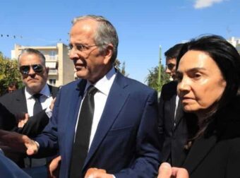 Λένα Σαμαρά: Οδύνη στο μνημόσυνο για τις 40 ημέρες από τον θάνατό της – Με δάκρυα στα μάτια της η μητέρα της, Γεωργία