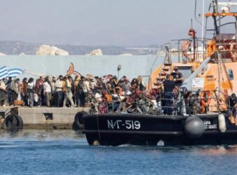 Κρήτη: Πάνω από 1.100 μετανάστες στην Αγυιά – Φόβοι για «υγειονομική βόμβα»