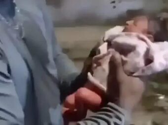 Υπάλληλος καθαριότητας βρήκε νεογέννητο κοριτσάκι δίπλα σε κάδο σκουπιδιών – Βίντεο με τη συγκινητική στιγμή