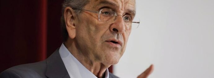 Σαμαράς για Τέμπη: «Οι γονείς έχουν το απόλυτο δικαίωμα να γίνει εκταφή των παιδιών τους»