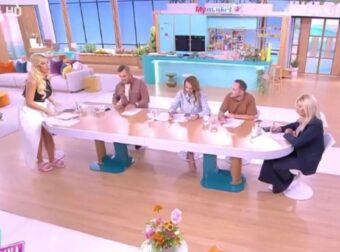 Κατερίνα Καινούργιου: H εγκυμοσύνη «μιλά», έβγαλε τα τακούνια και φόρεσε ροζ παντόλφες στο πλατό – «Δεν μπορώ! Συγγνώμη…»