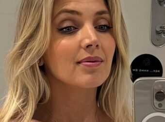 Οργισμένη 44χρονη Αυστραλή με την Qantas: «Μου είπαν να κουμπώσω τη ζακέτα και να καλύψω το ντεκολτέ για μην προσβάλω άλλους πολιτισμούς»