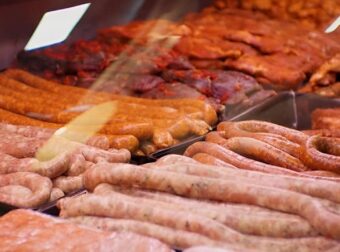 Λουκέτο σε 2 κρεοπωλεία μετά τον θάνατο 12χρονης