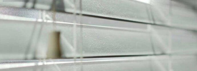 Η γιαγιά μου έμαθε αυτό το 1 κόλπο για να καθαρίζεις σκονισμένα στόρια παραθύρων με σχεδόν μηδενική δουλειά. Δείτε πώς λειτουργεί.