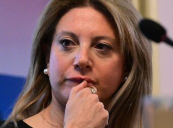 Αίτημα εκταφής για την κόρη της Μάρθη κατέθεσε η Καρυστιανού – Οι λόγοι που το ζητά