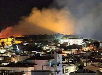 Φωτιά κοντά στο κάστρο της Μυτιλήνης στην περιοχή Τσαμάκια
