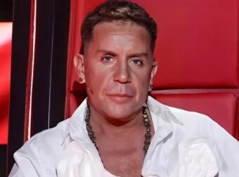 Μαζωνάκης – The Voice: Η σφιχτή αγκαλιά με τον Καπουτζίδη στην έναρξη και το «γαλλικό»