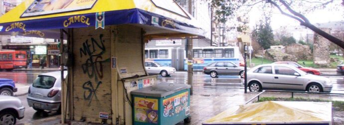 Το τέλος μιας εποχής: Η εξαφάνιση των περιπτέρων – Γιατί μπήκαν 6.300 λουκέτα σε 15 χρόνια